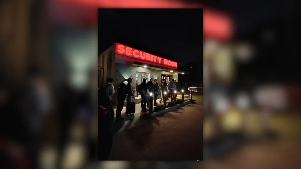 Tech journalists bound for MWC stranded in Karachi 2 Art 2