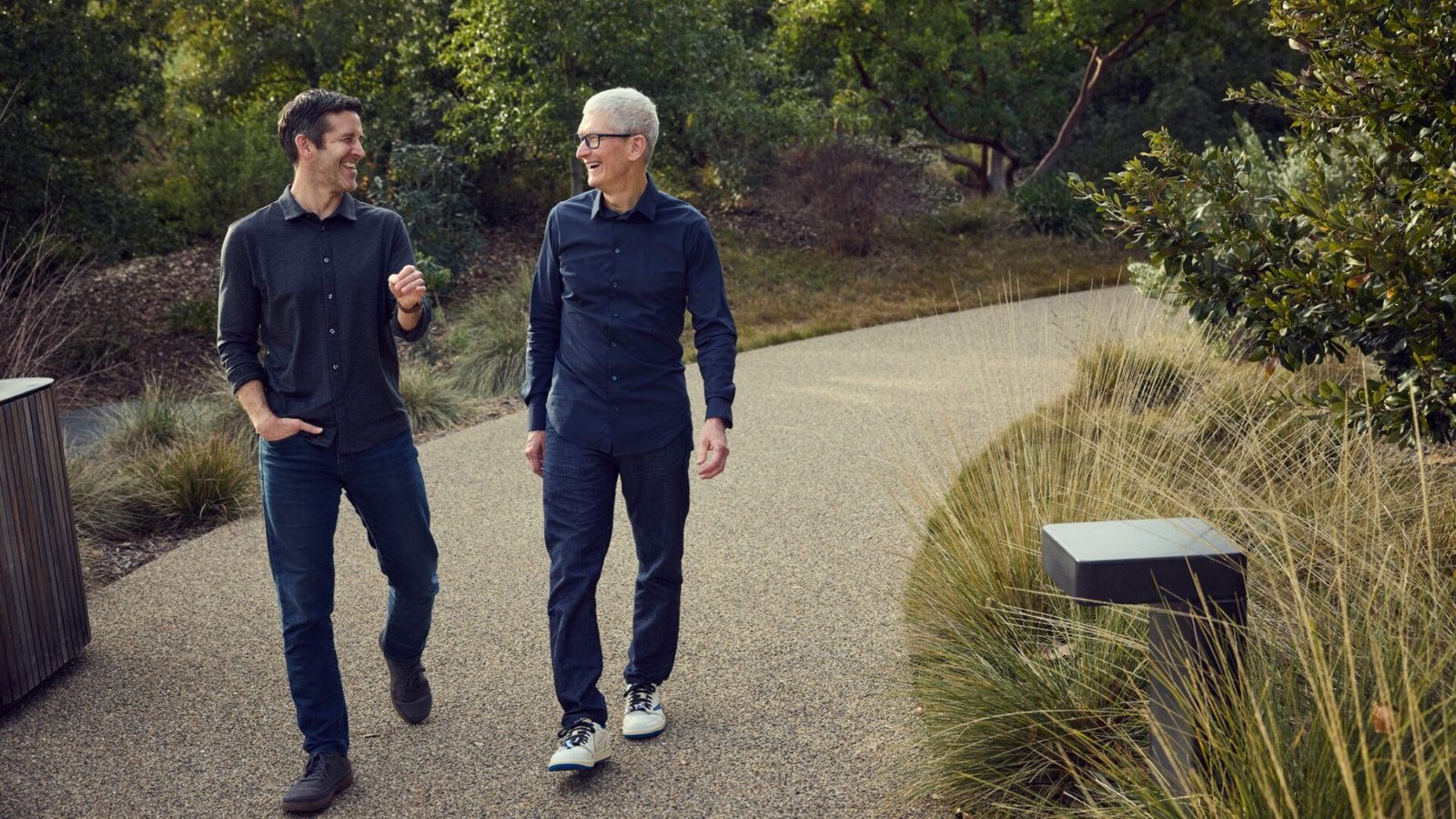 Apple John Ternus Tim Cook Full Bleed